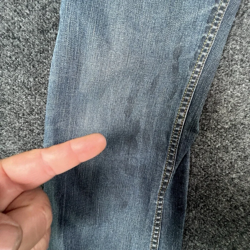 Levi's 506 Low Rise Slim Straight Jeans‎ 31x32 Light Wash Distressed Denim READ